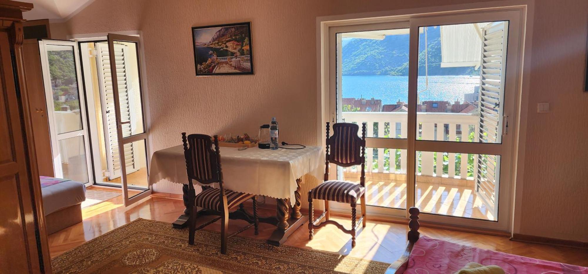 Lorena Rooms Risan Eksteriør billede
